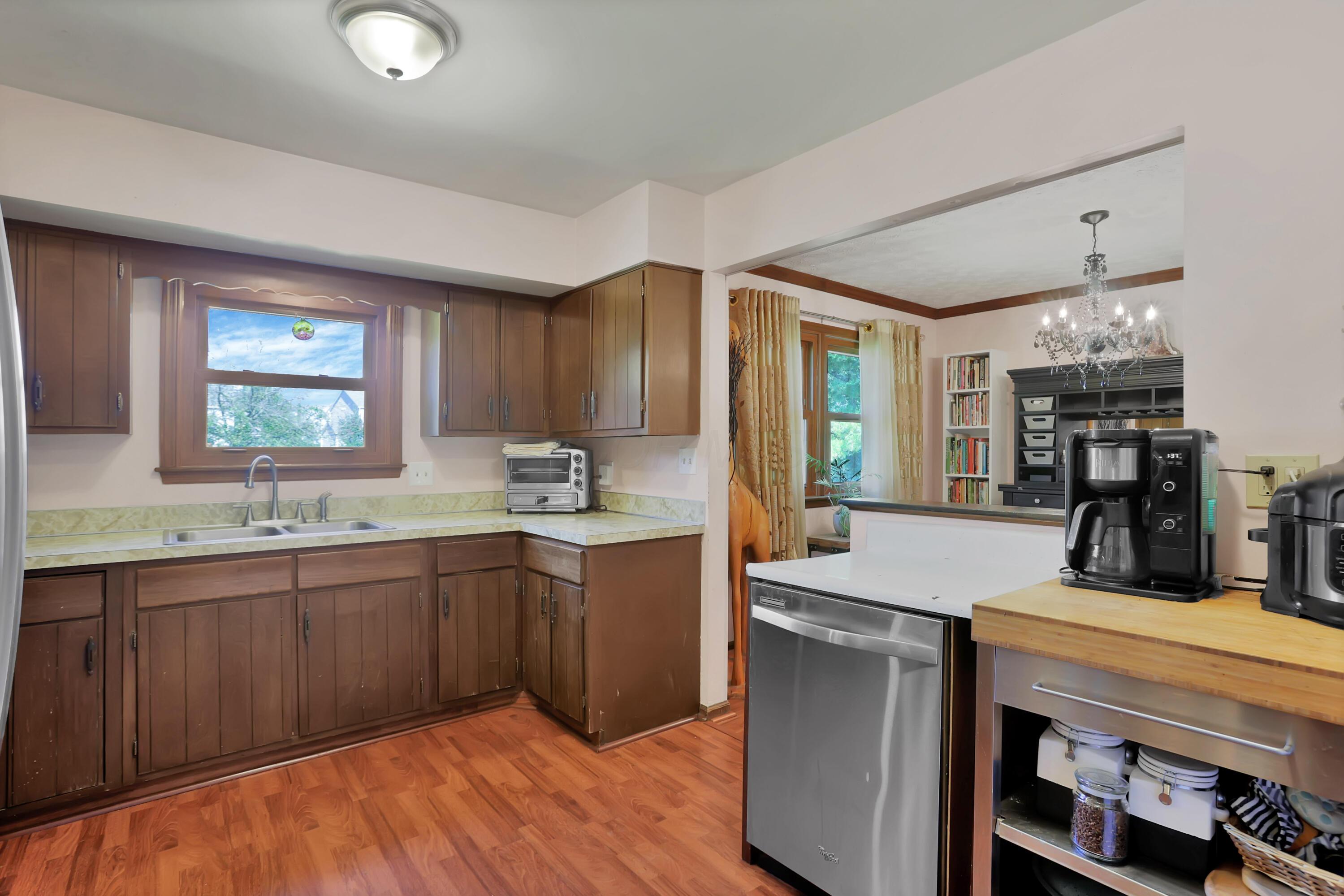 6890 Refugee Road