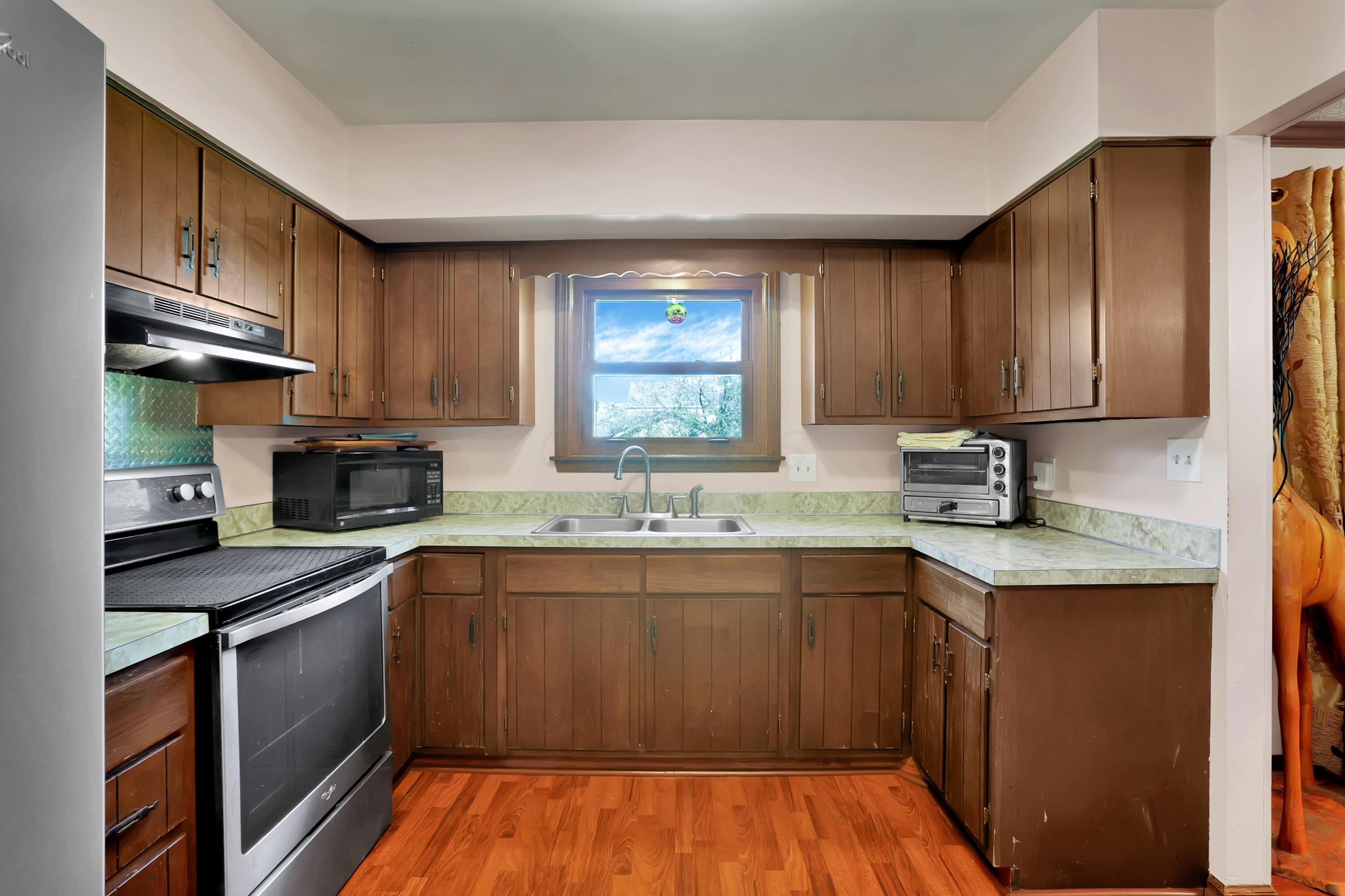6890 Refugee Road