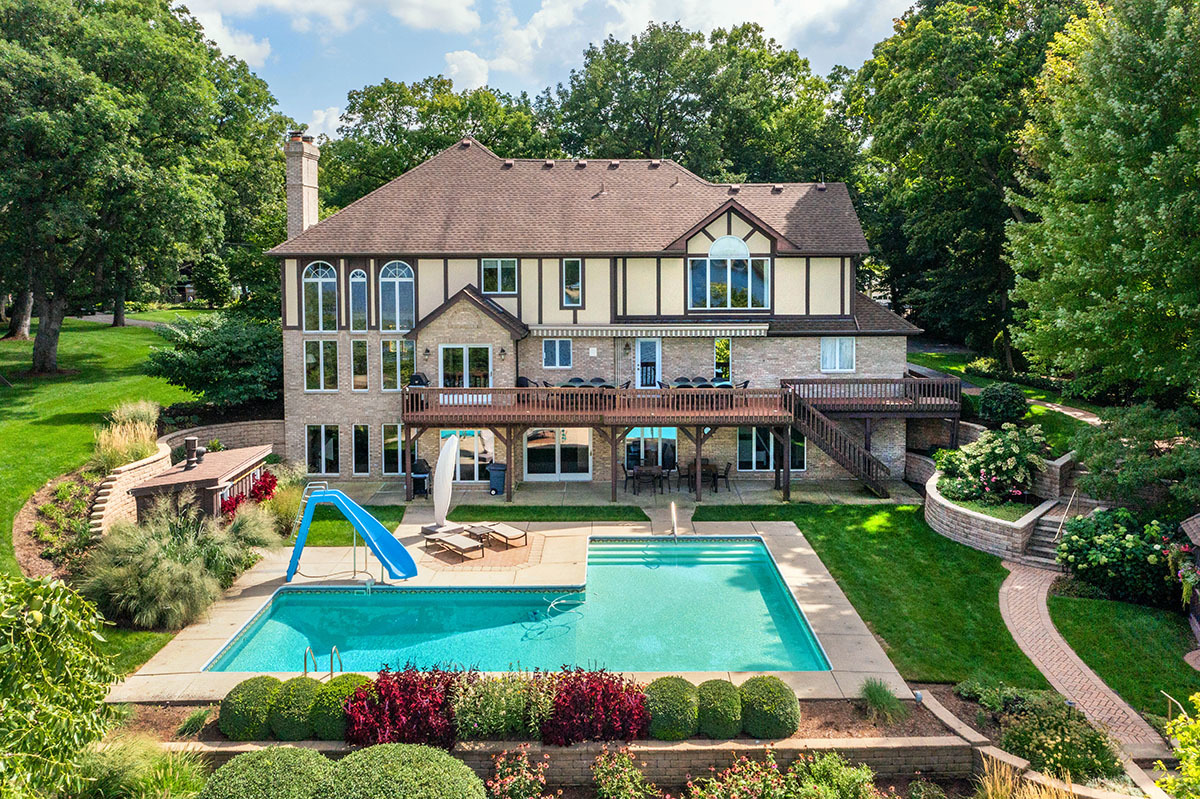 799 Lake Holiday Drive