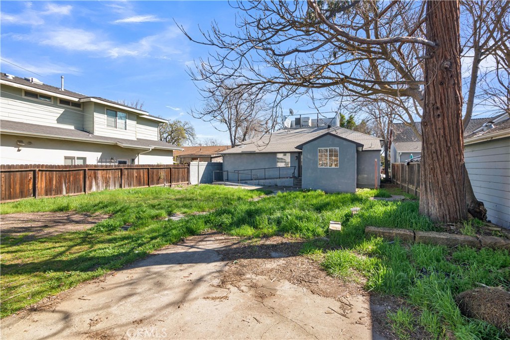 1427 Pine
