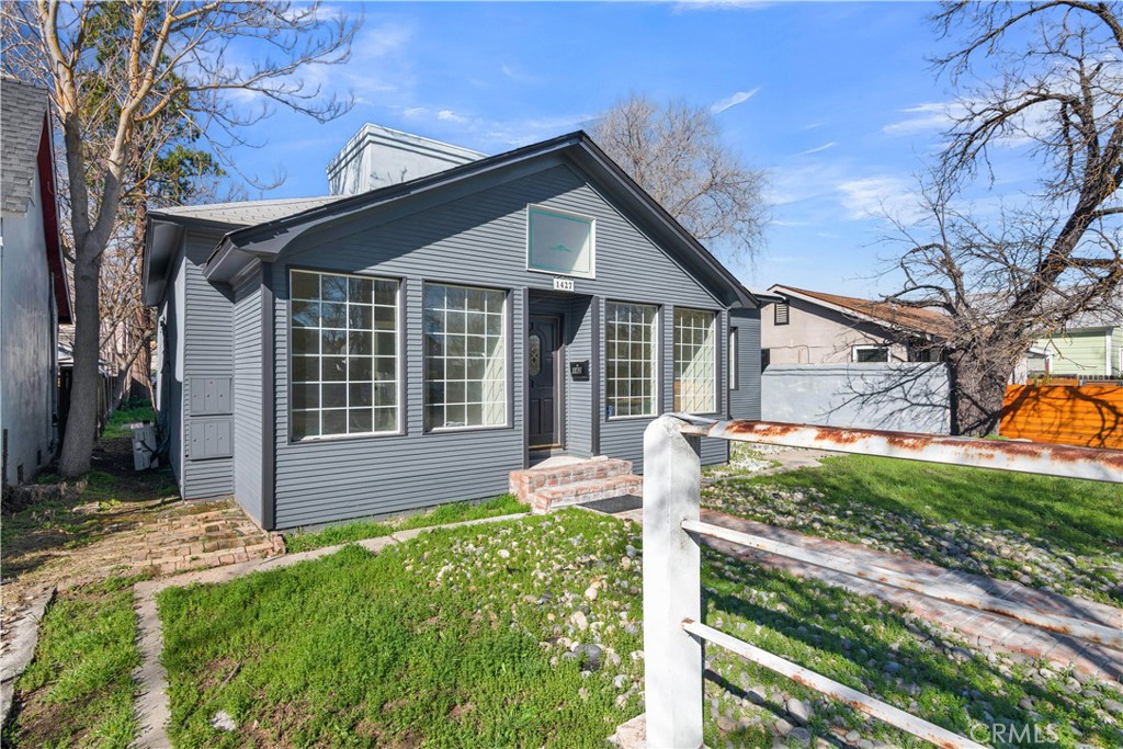 1427 Pine