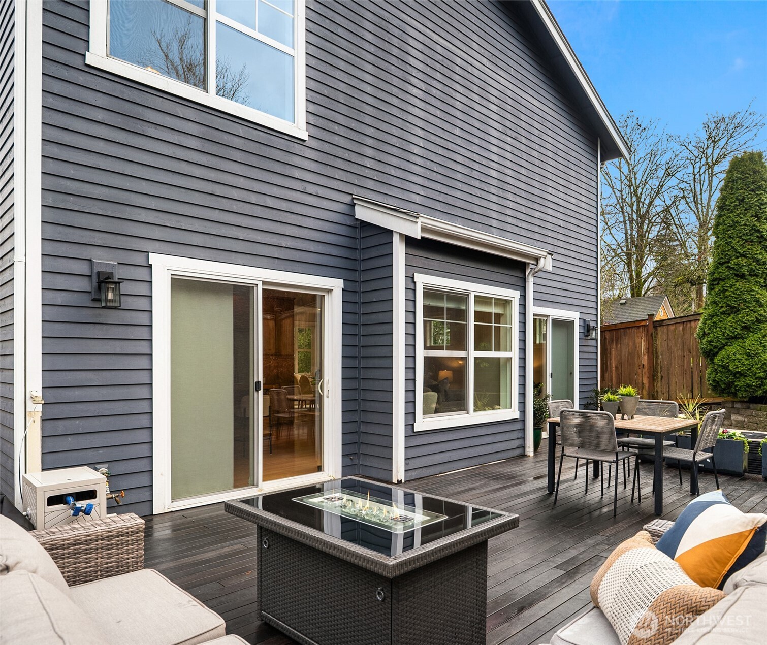 1809 Martin Luther King Jr Way