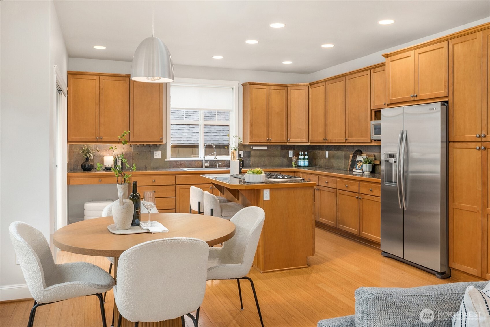 1809 Martin Luther King Jr Way