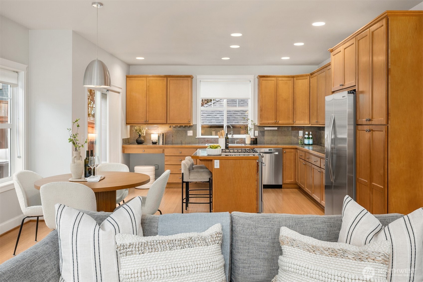 1809 Martin Luther King Jr Way