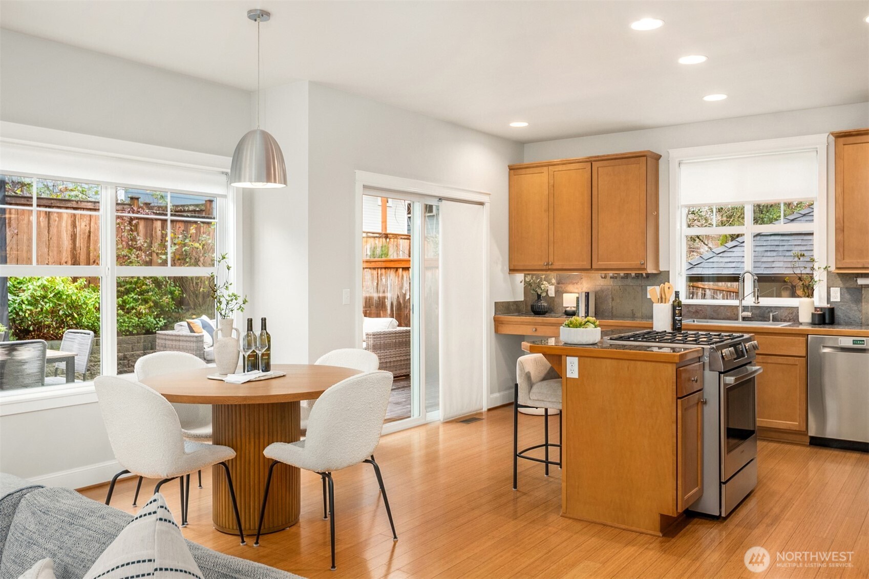 1809 Martin Luther King Jr Way