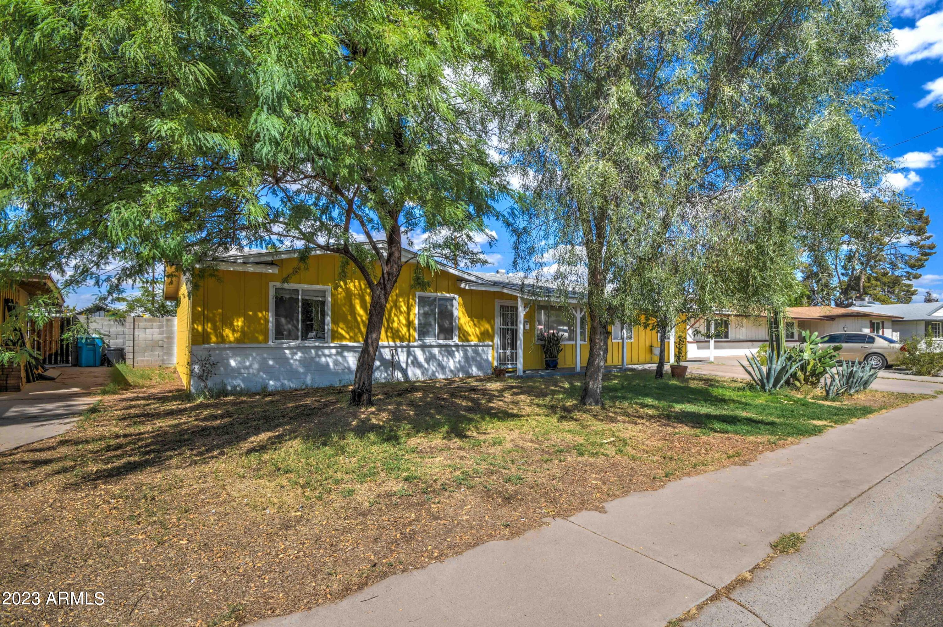 2202 W Berridge Lane