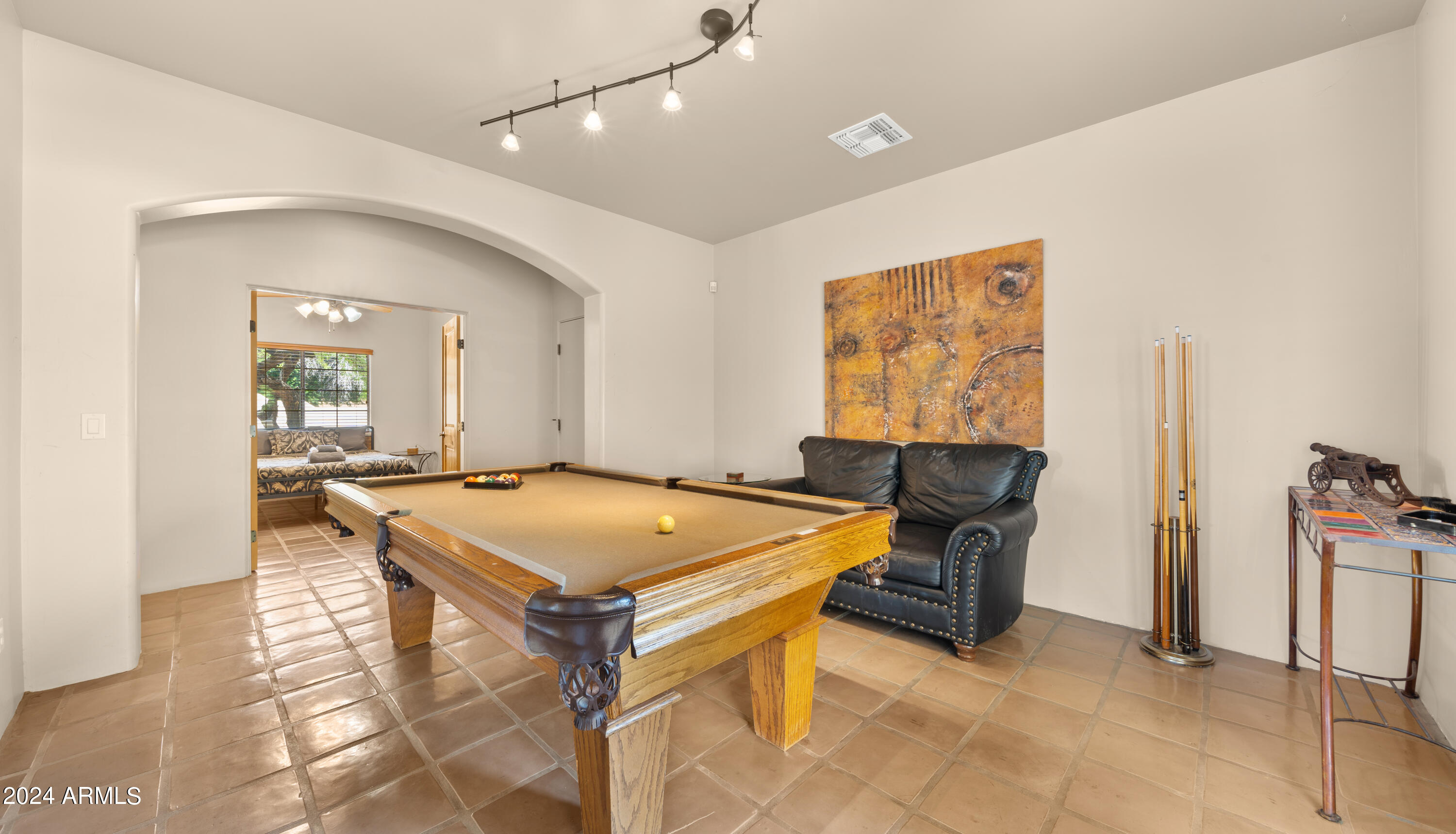 19725 W MEADOWBROOK Avenue