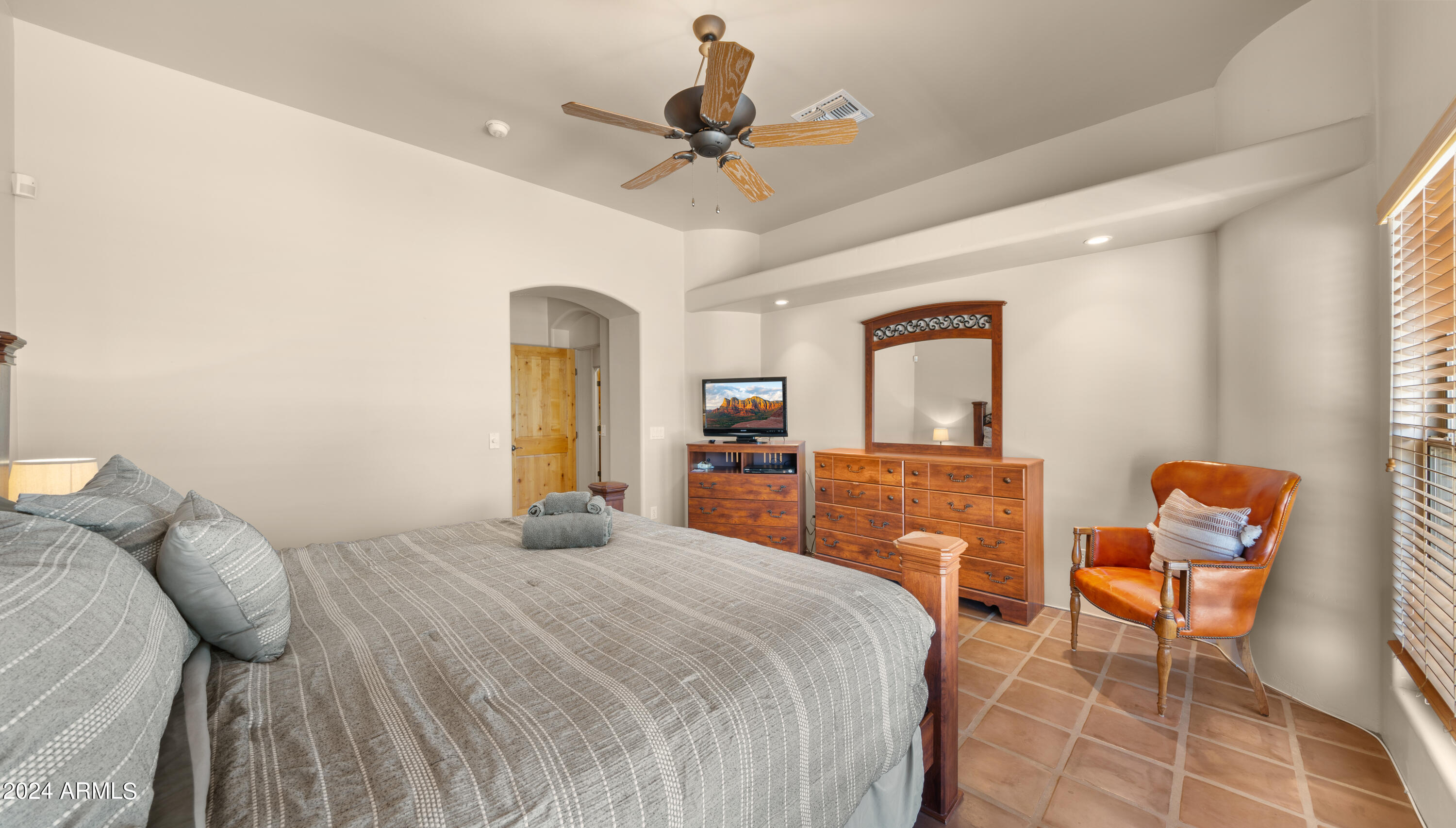 19725 W MEADOWBROOK Avenue