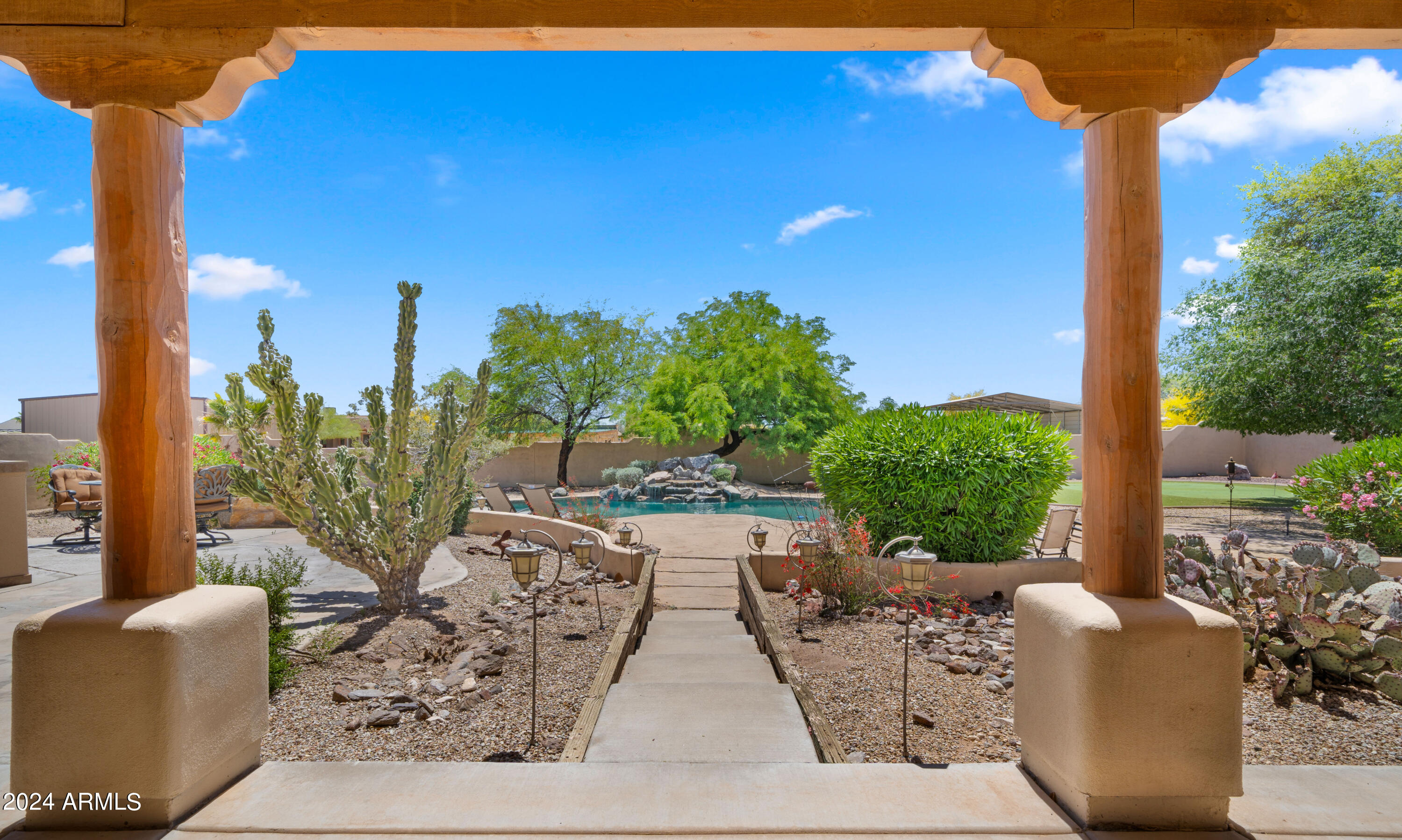 19725 W MEADOWBROOK Avenue