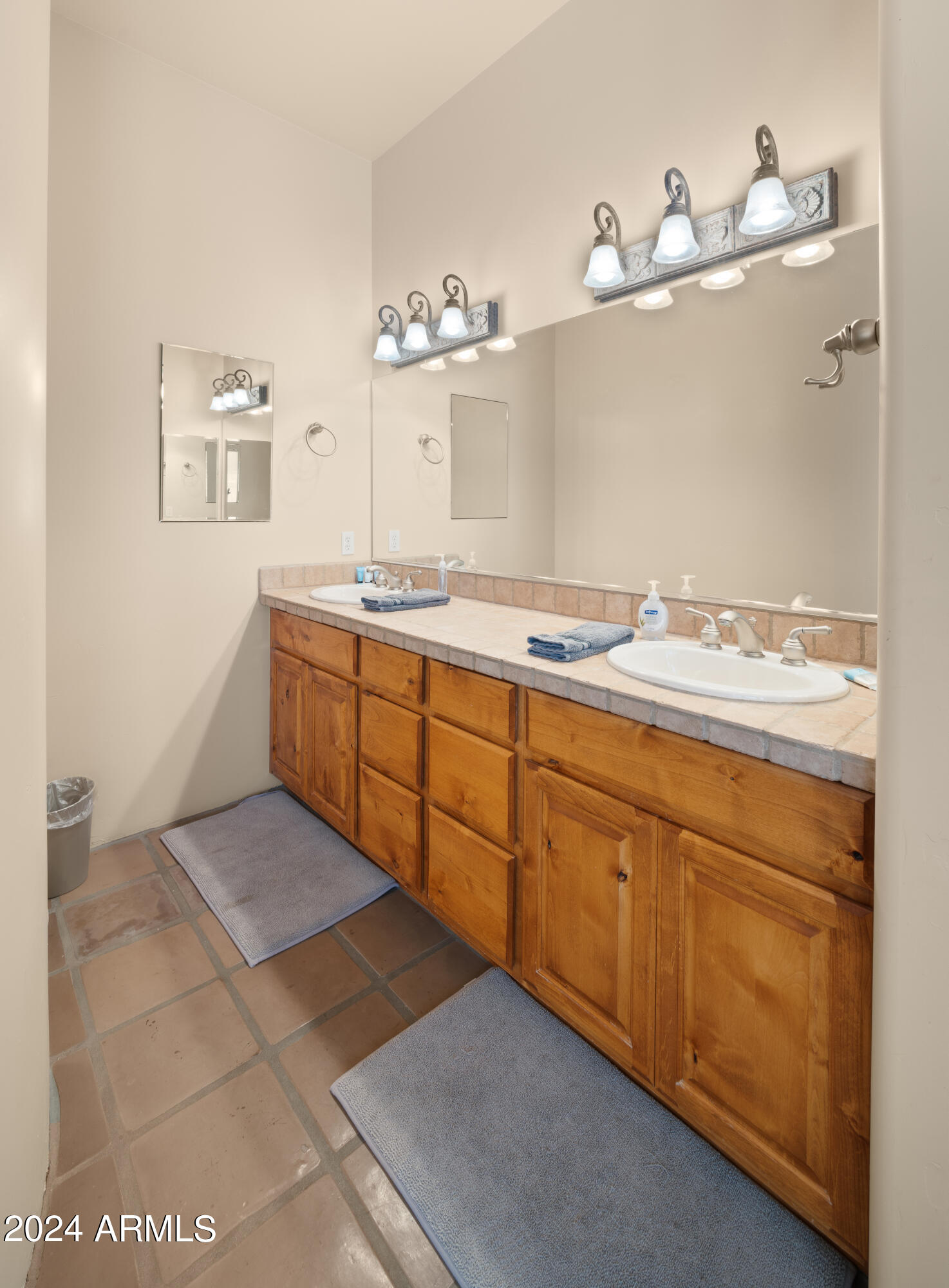 19725 W MEADOWBROOK Avenue