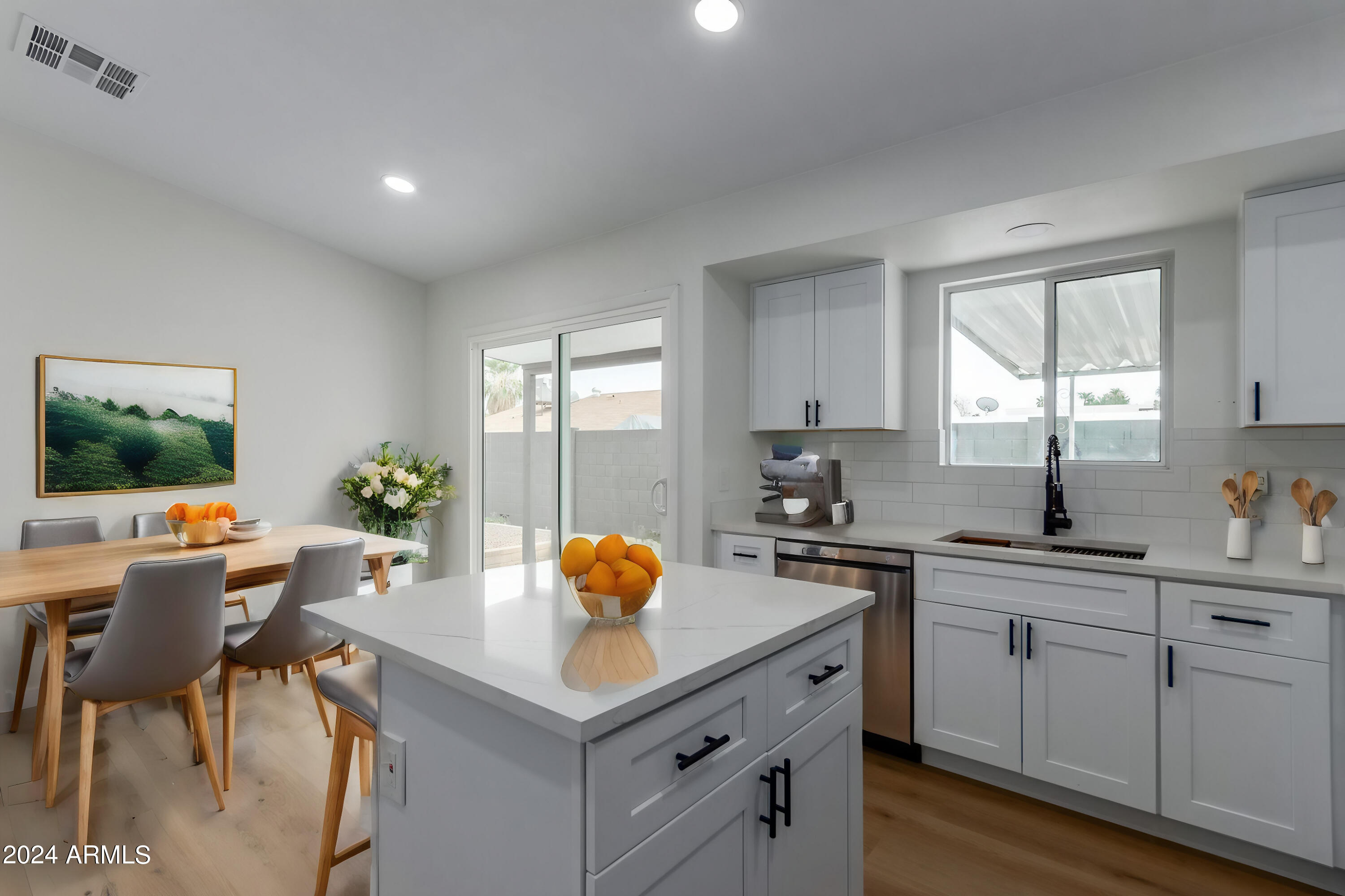 517 E WICKIEUP Lane