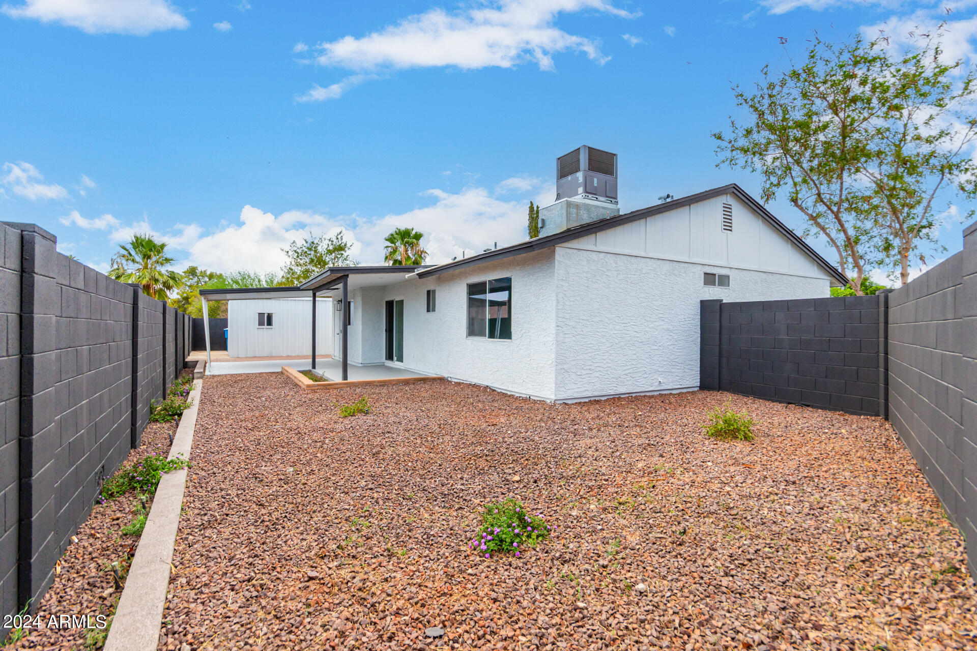 517 E WICKIEUP Lane