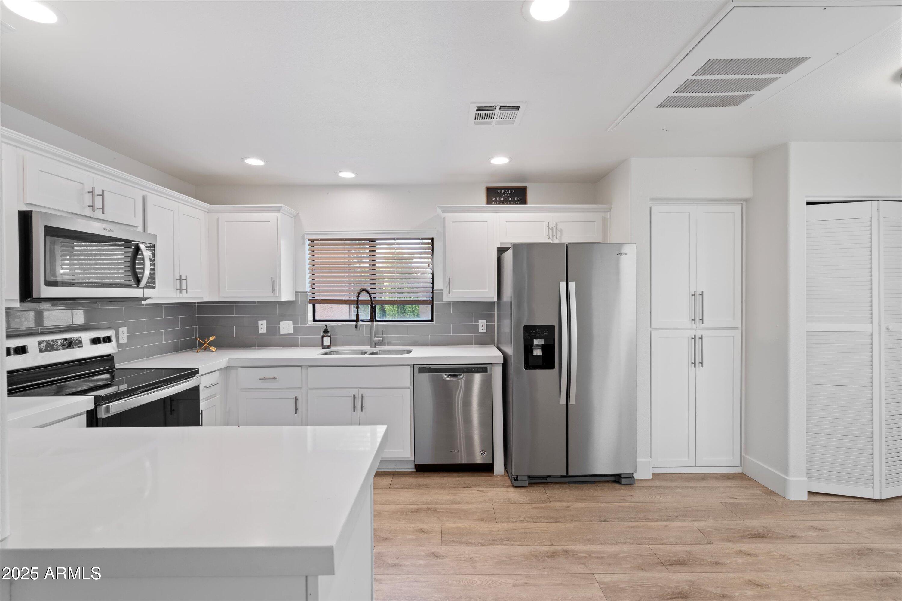 15050 N THOMPSON PEAK Parkway, 2033