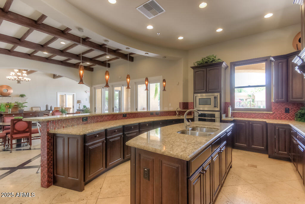 1367 S COUNTRY CLUB Drive 1200