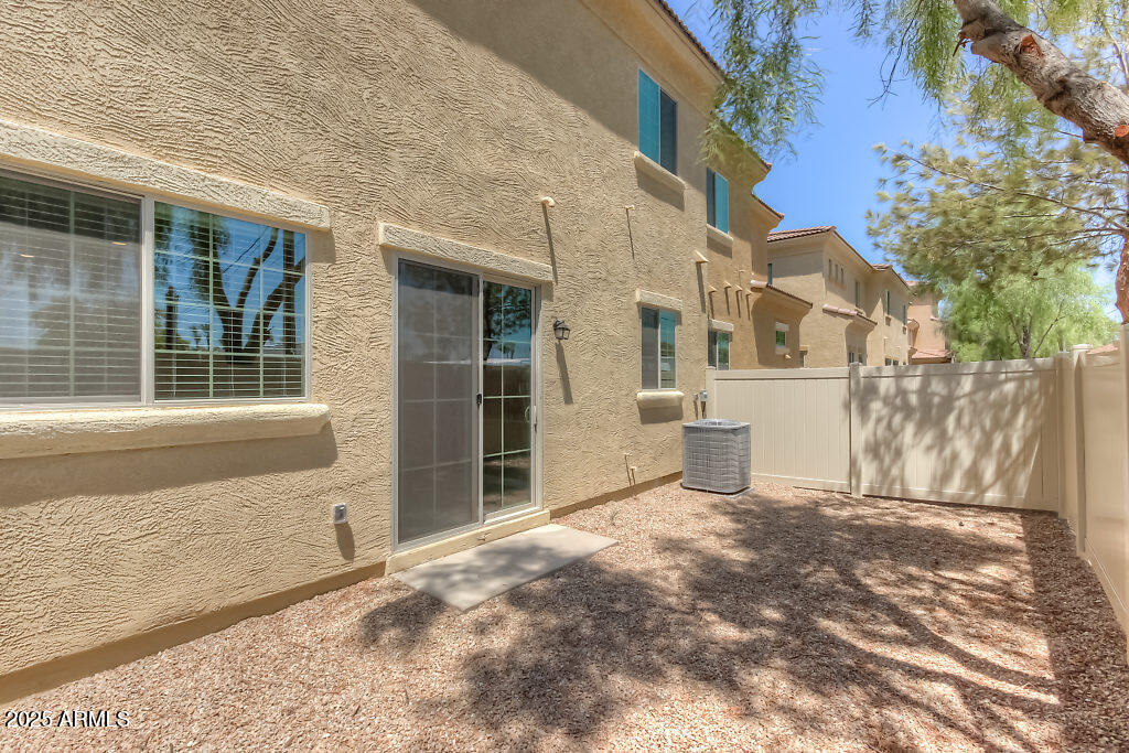 1367 S COUNTRY CLUB Drive 1200