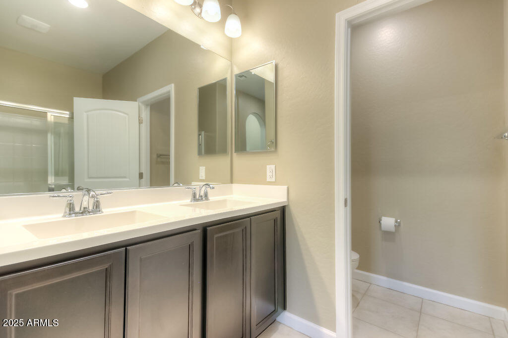 1367 S COUNTRY CLUB Drive 1200