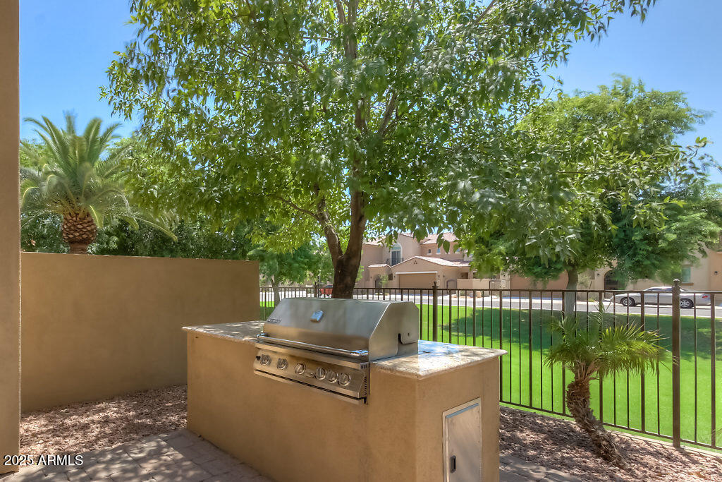 1367 S COUNTRY CLUB Drive 1200