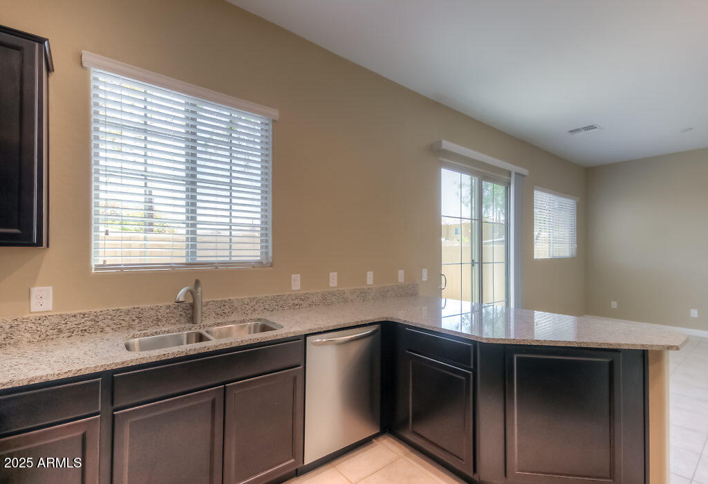 1367 S COUNTRY CLUB Drive 1200