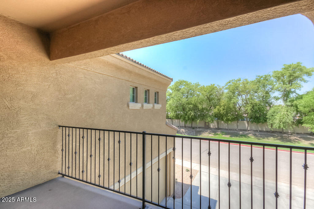 1367 S COUNTRY CLUB Drive 1200