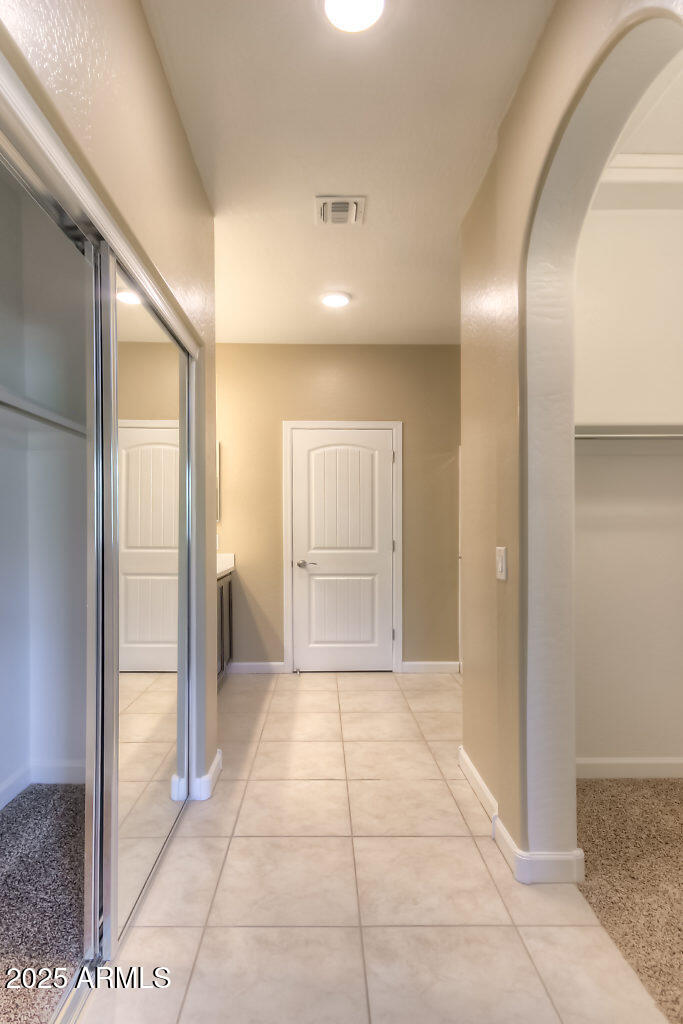 1367 S COUNTRY CLUB Drive 1200