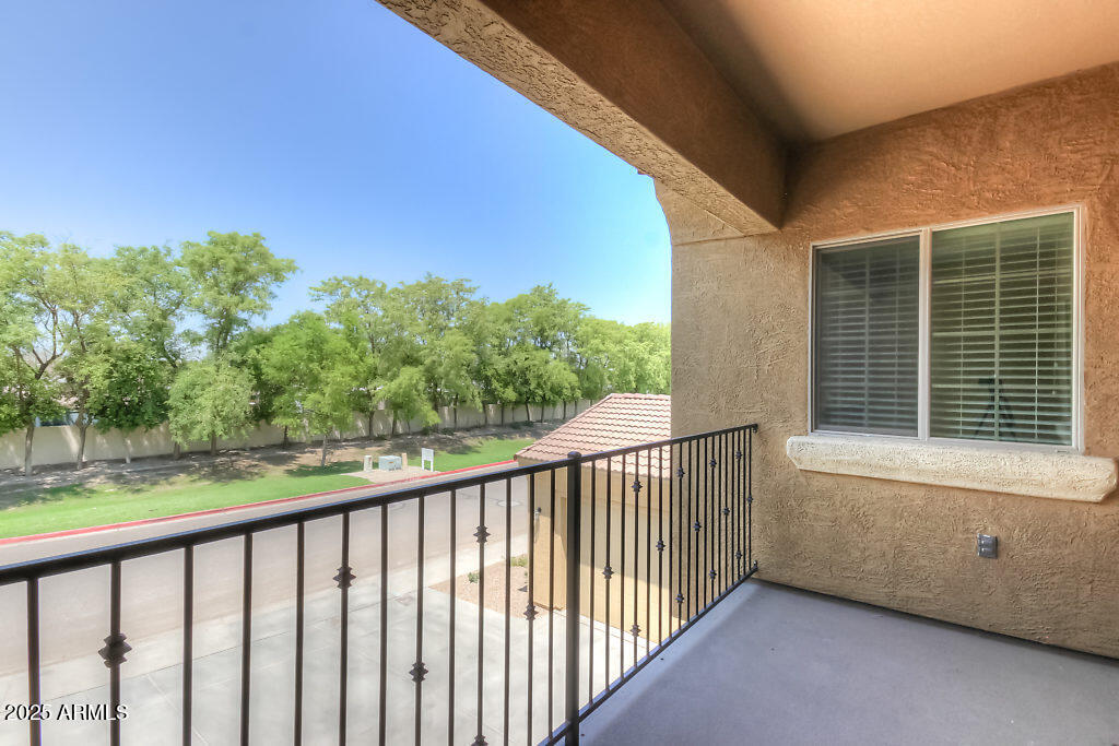 1367 S COUNTRY CLUB Drive 1200