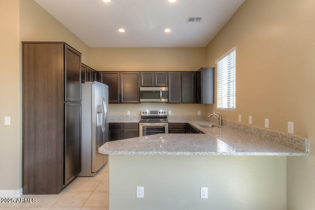 1367 S COUNTRY CLUB Drive 1200