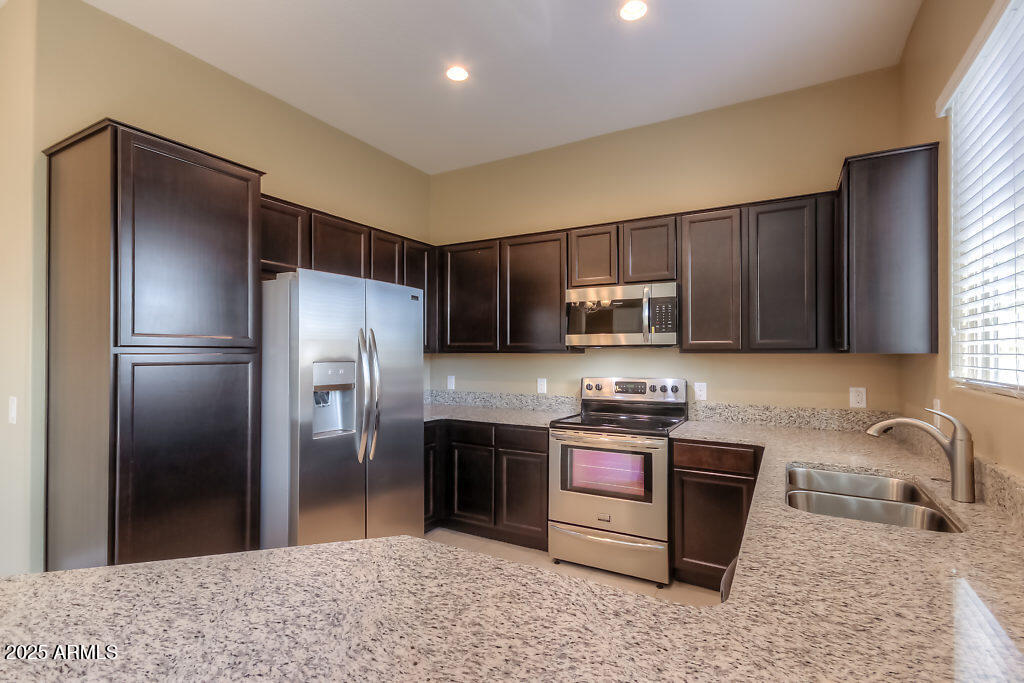 1367 S COUNTRY CLUB Drive 1200