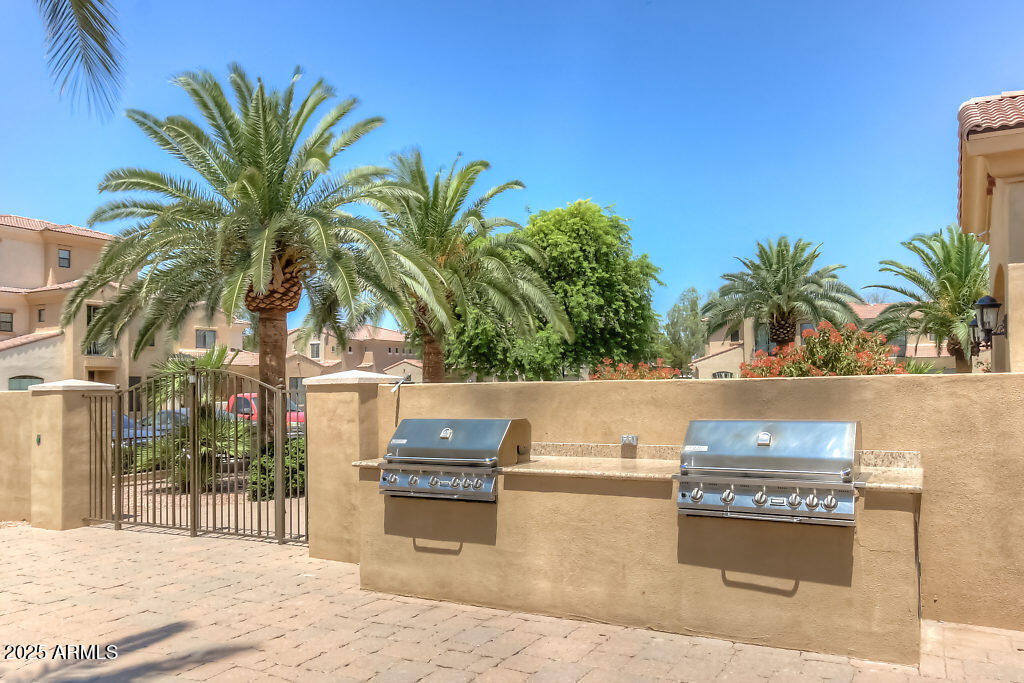 1367 S COUNTRY CLUB Drive 1200