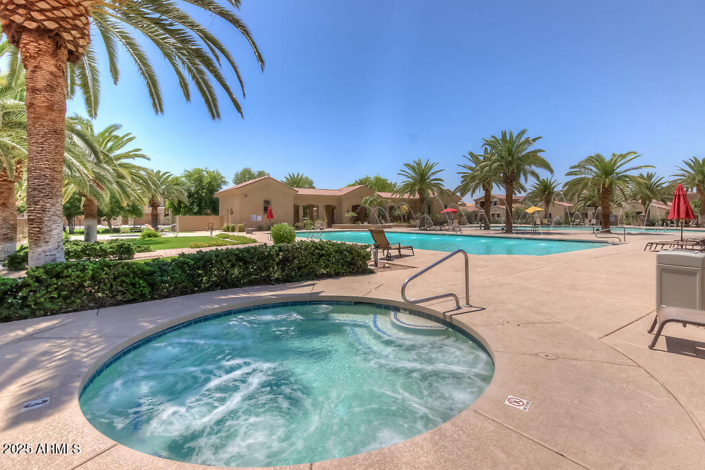 1367 S COUNTRY CLUB Drive 1200