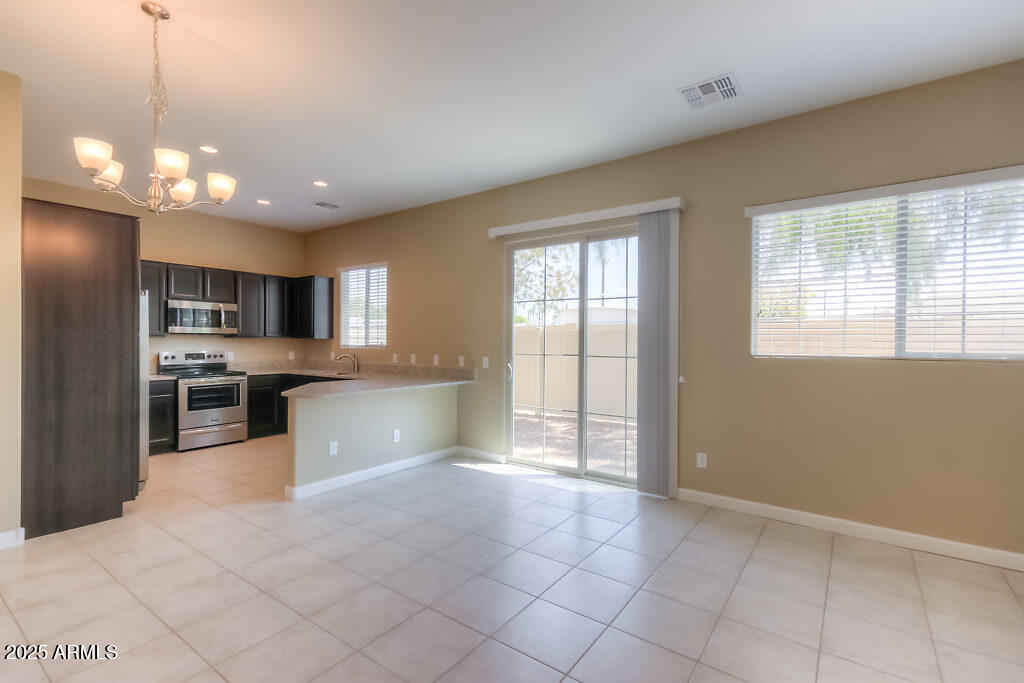 1367 S COUNTRY CLUB Drive 1200