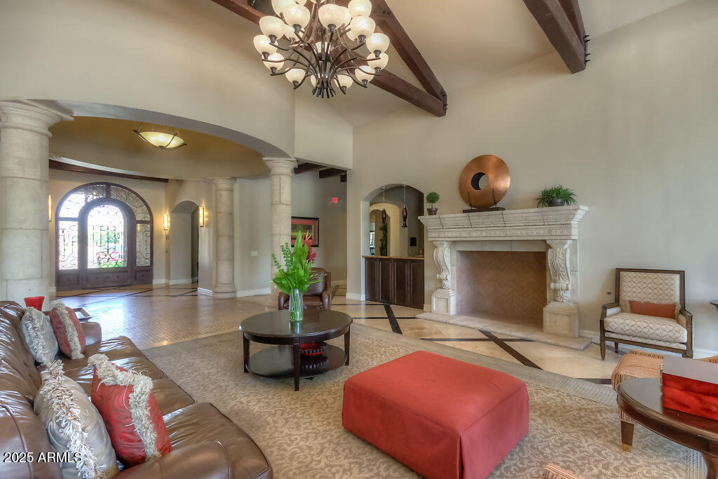 1367 S COUNTRY CLUB Drive 1200