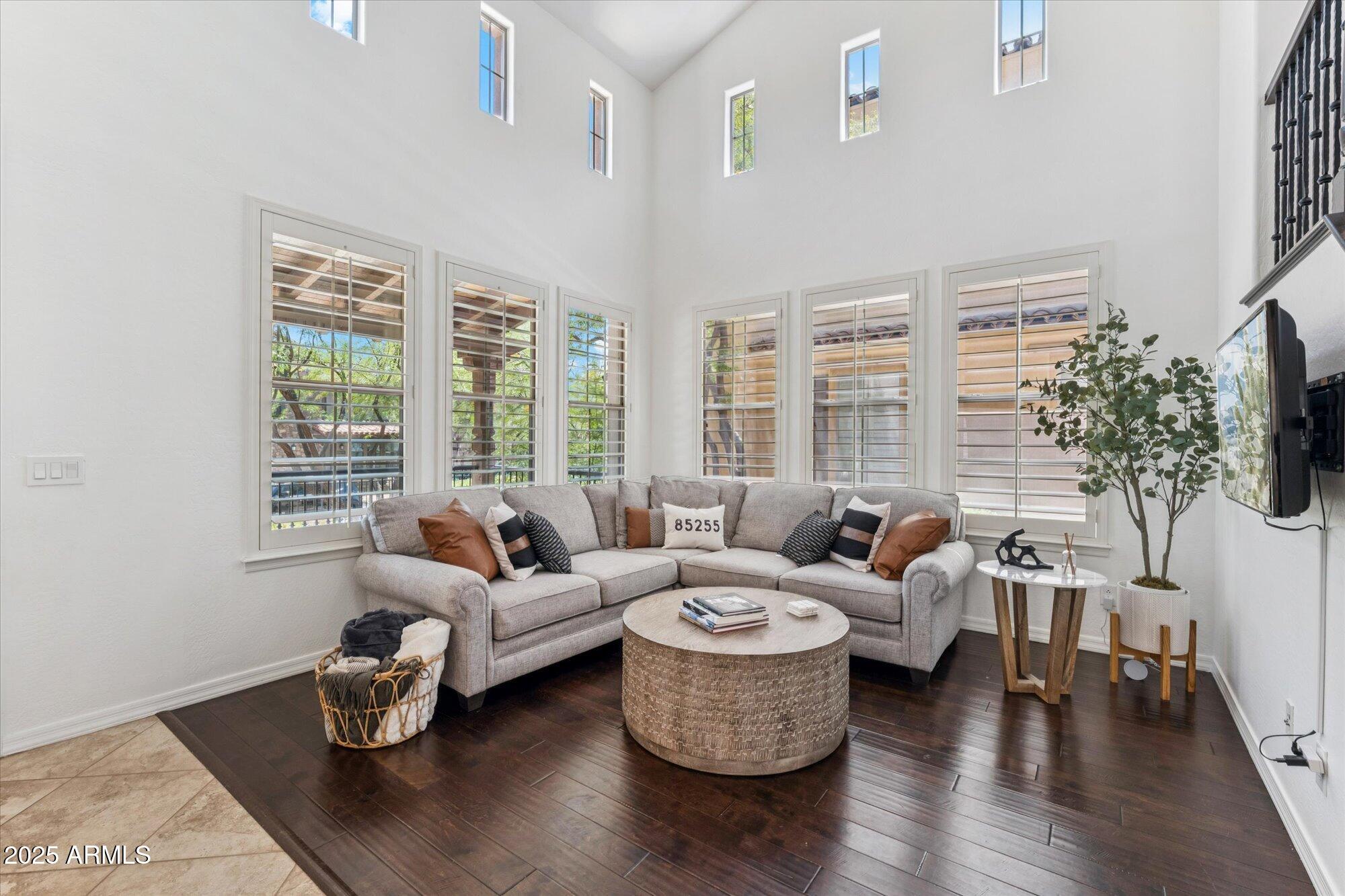 9282 E DESERT View, Scottsdale