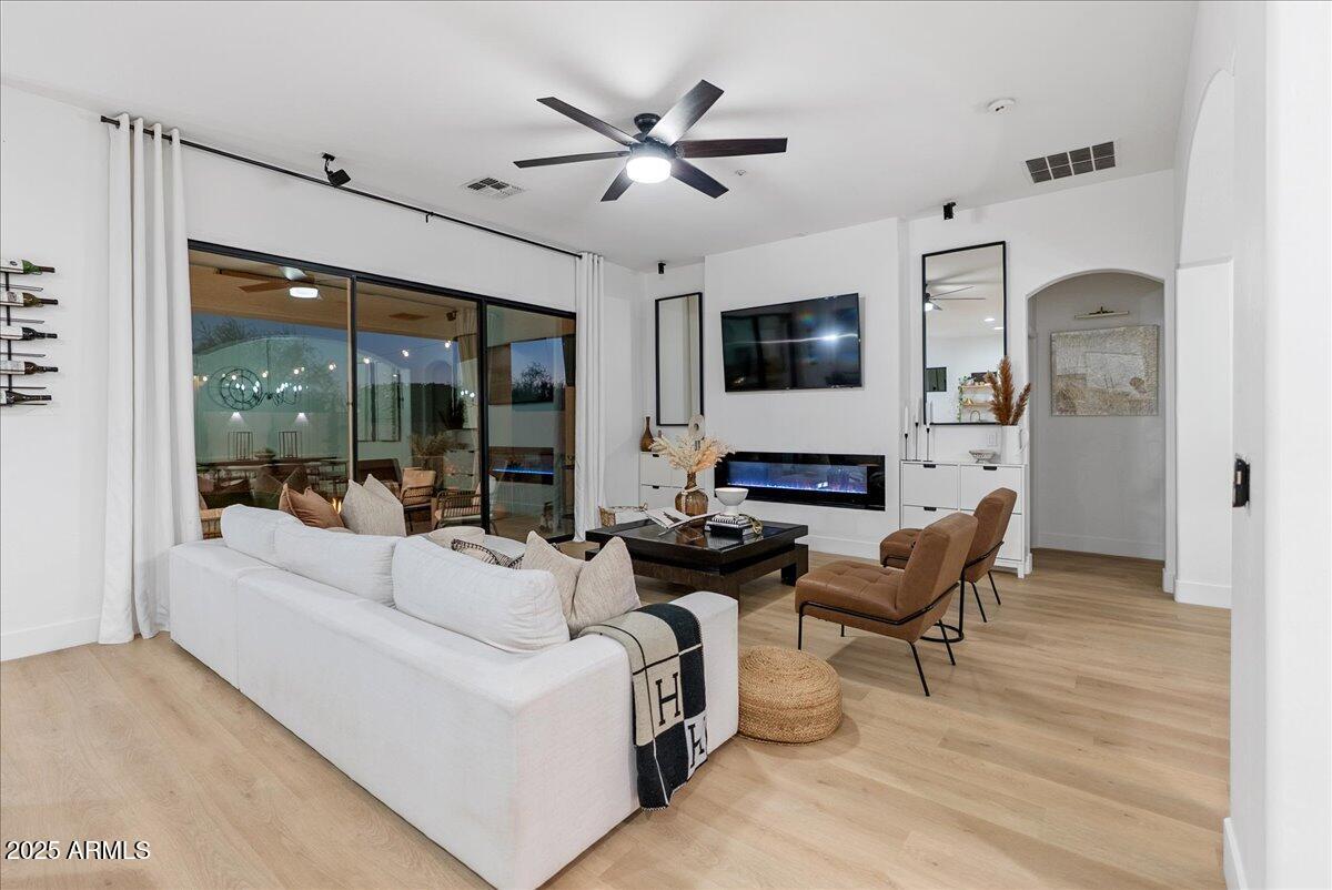 2405 W APACHE RAIN Road