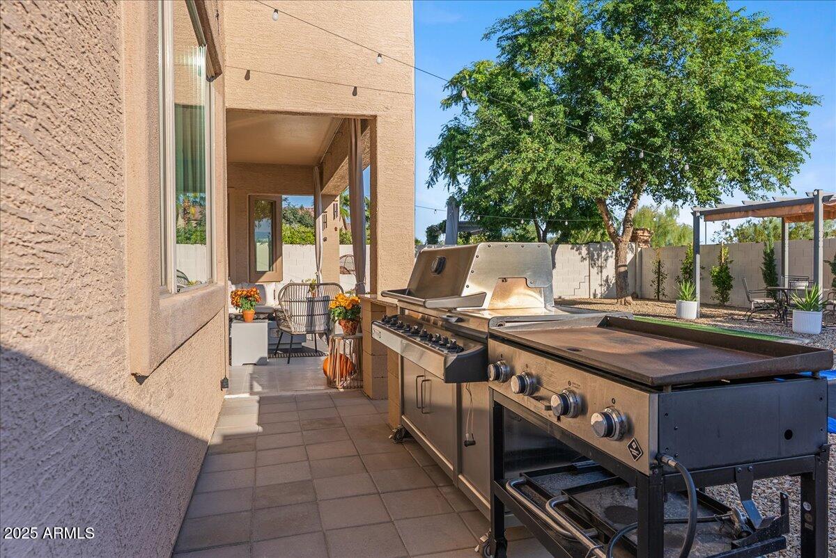 2405 W APACHE RAIN Road