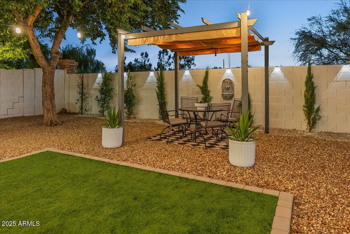 2405 W APACHE RAIN Road