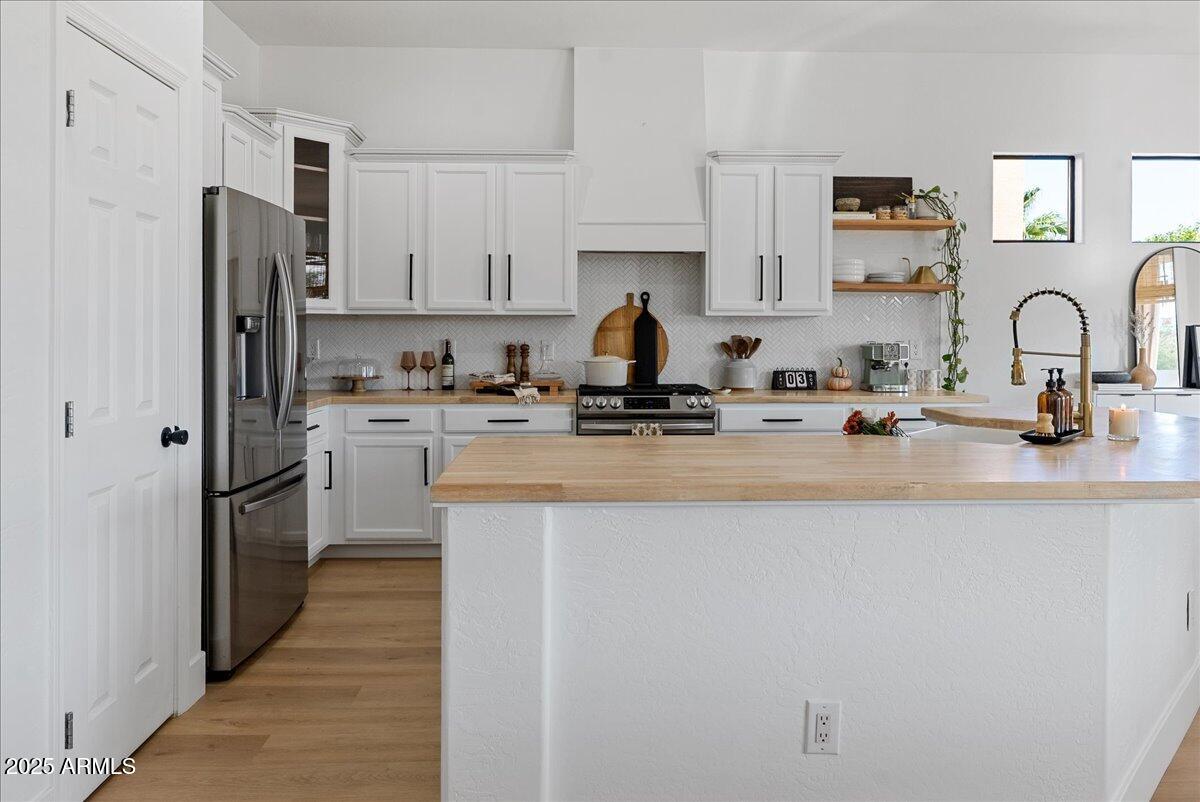 2405 W APACHE RAIN Road