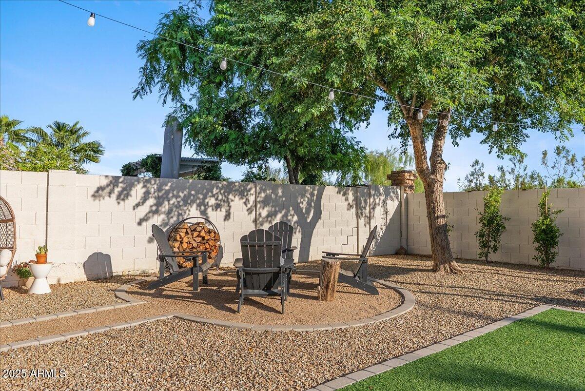 2405 W APACHE RAIN Road