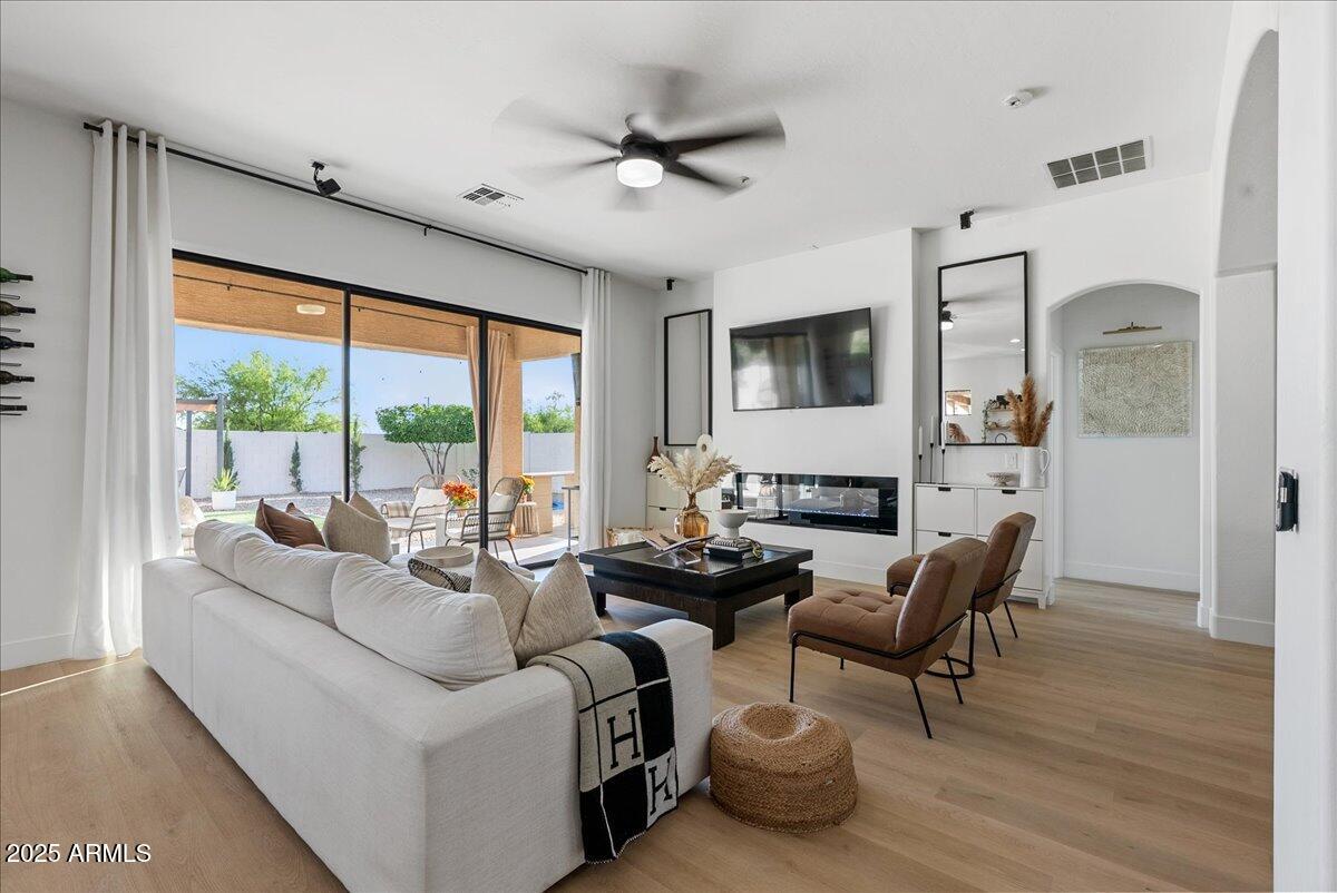 2405 W APACHE RAIN Road