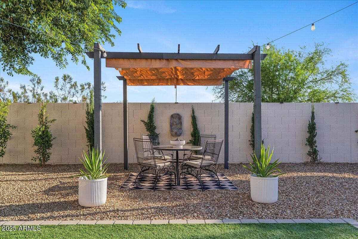 2405 W APACHE RAIN Road