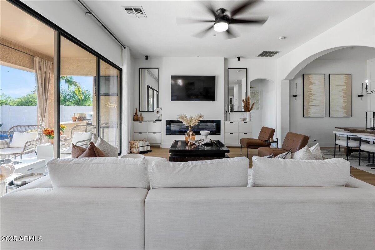 2405 W APACHE RAIN Road