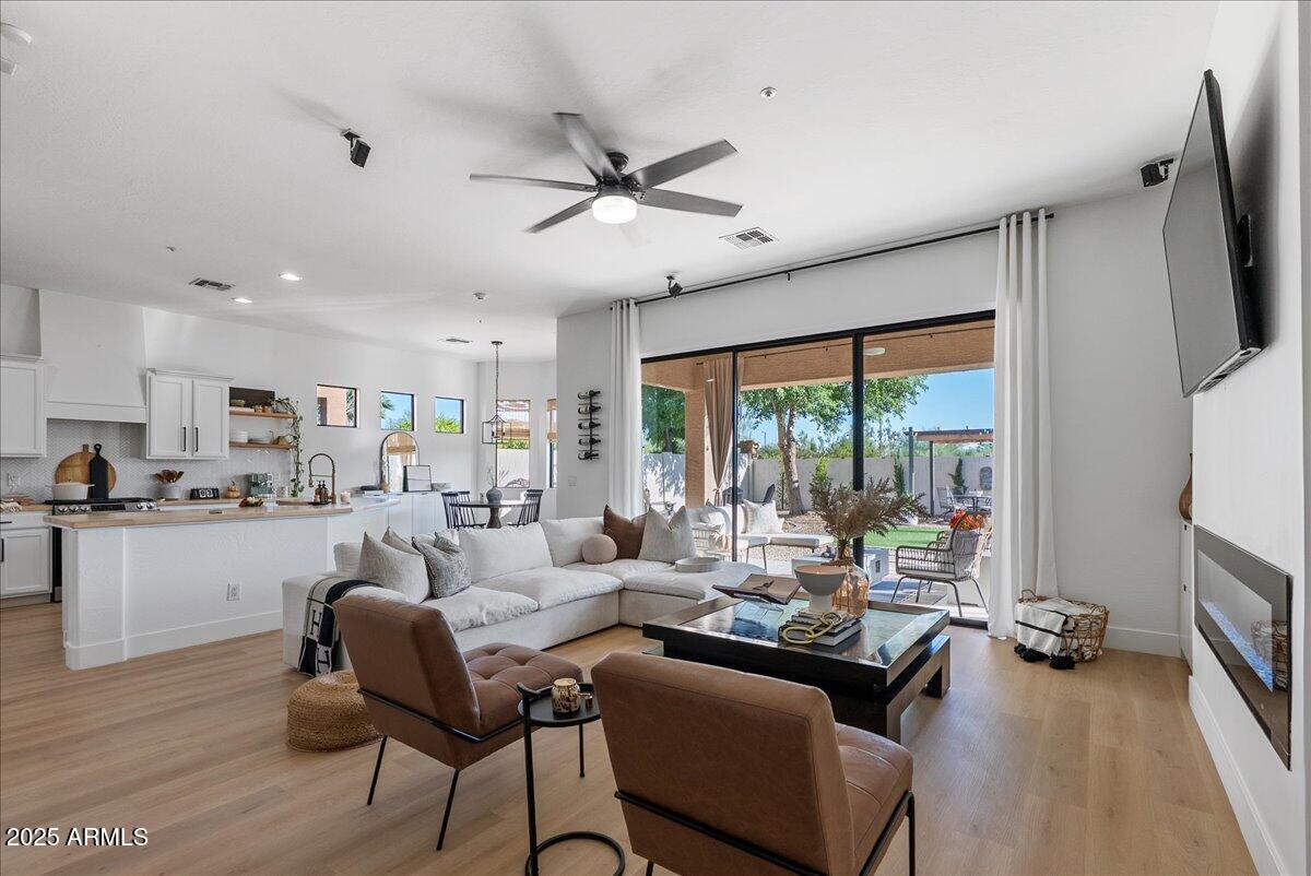 2405 W APACHE RAIN Road