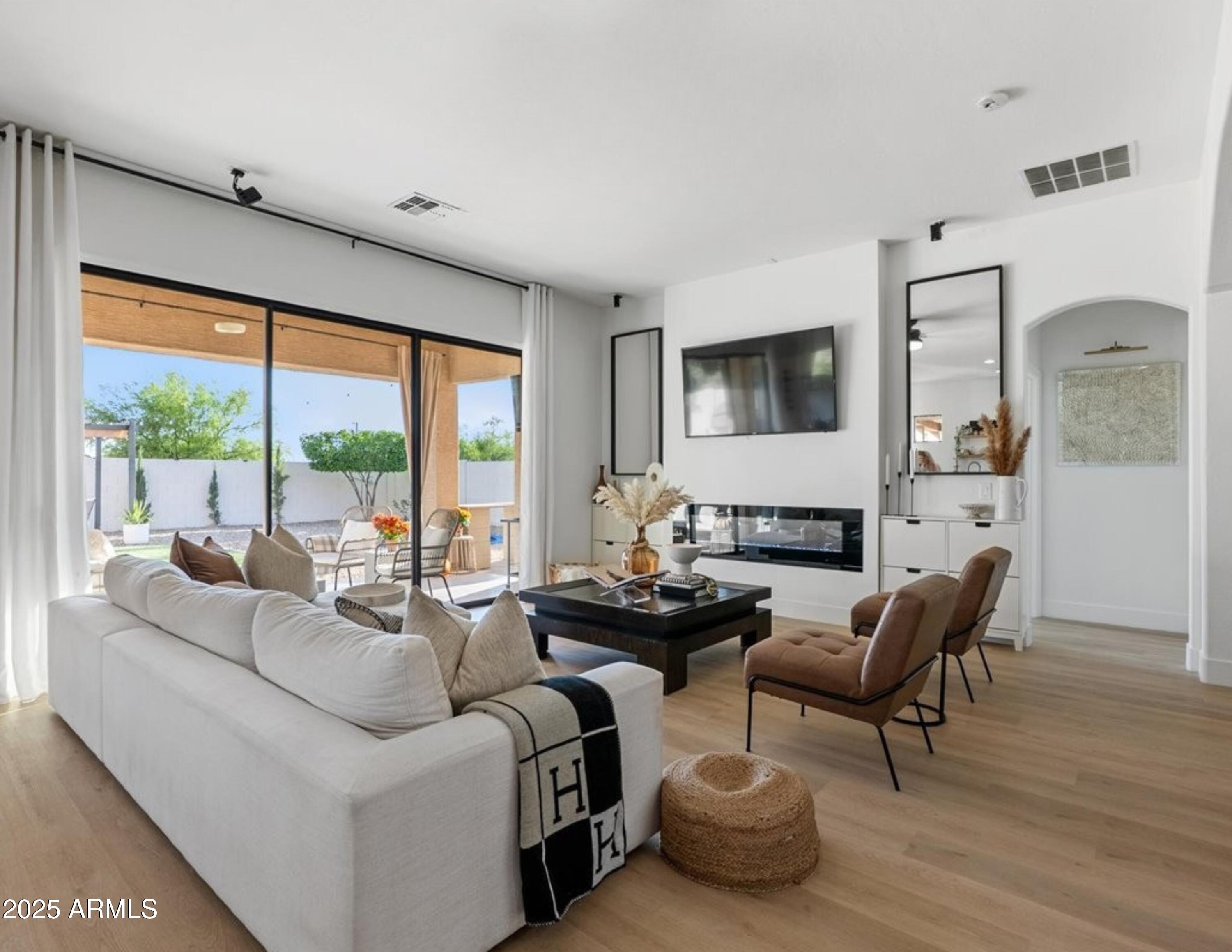 2405 W APACHE RAIN Road