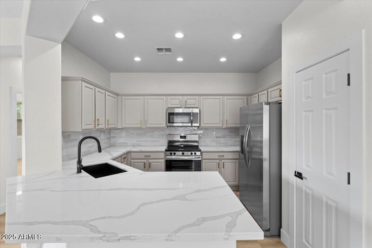 43336 N HEAVENLY Way