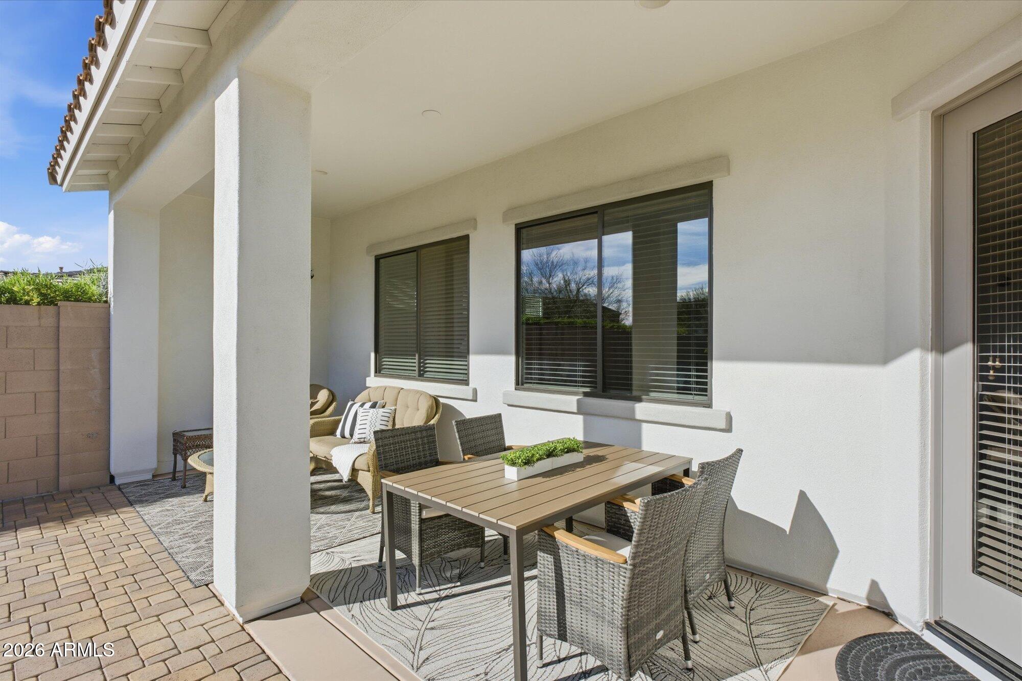 10043 E HILLSIDE Drive