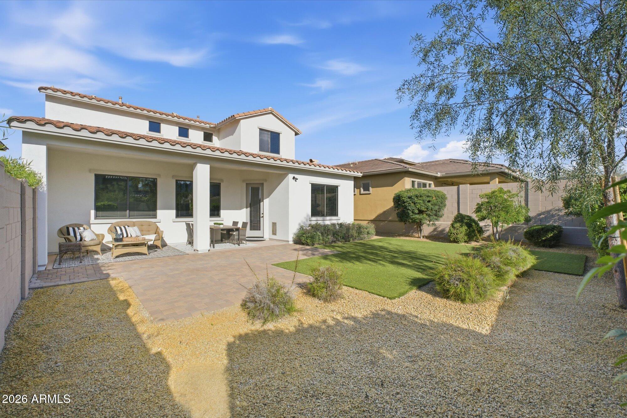 10043 E HILLSIDE Drive