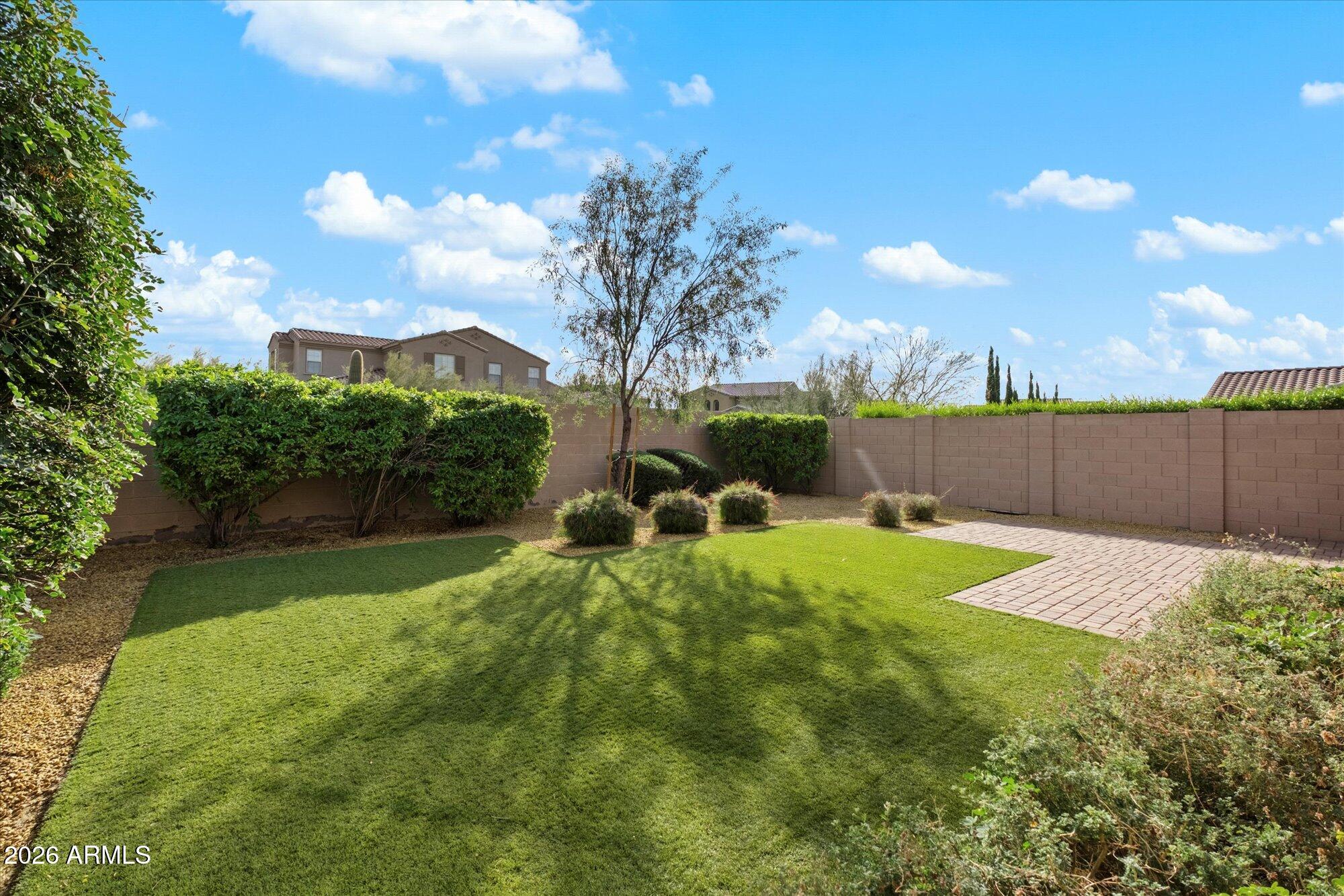 10043 E HILLSIDE Drive