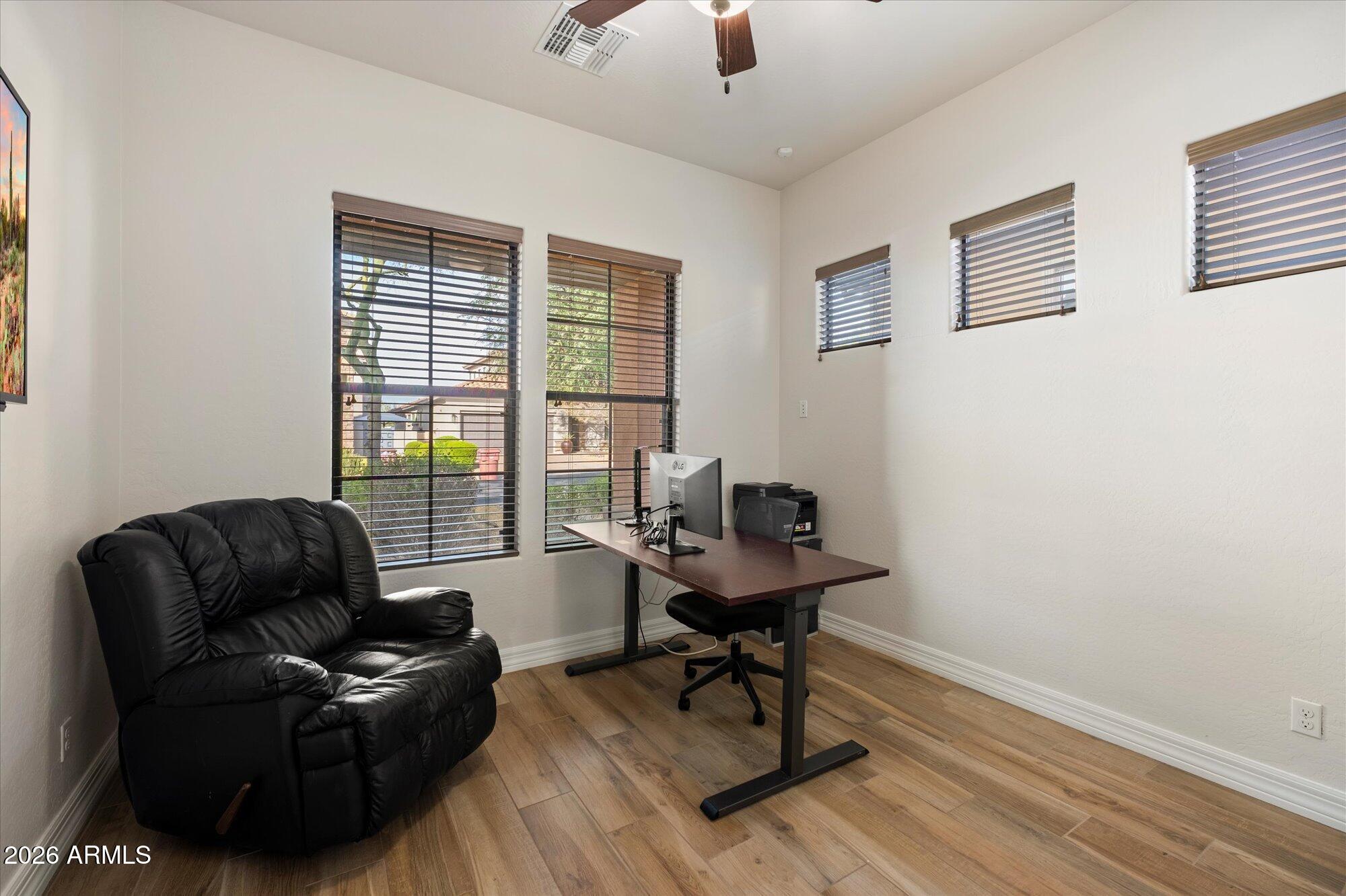 10043 E HILLSIDE Drive