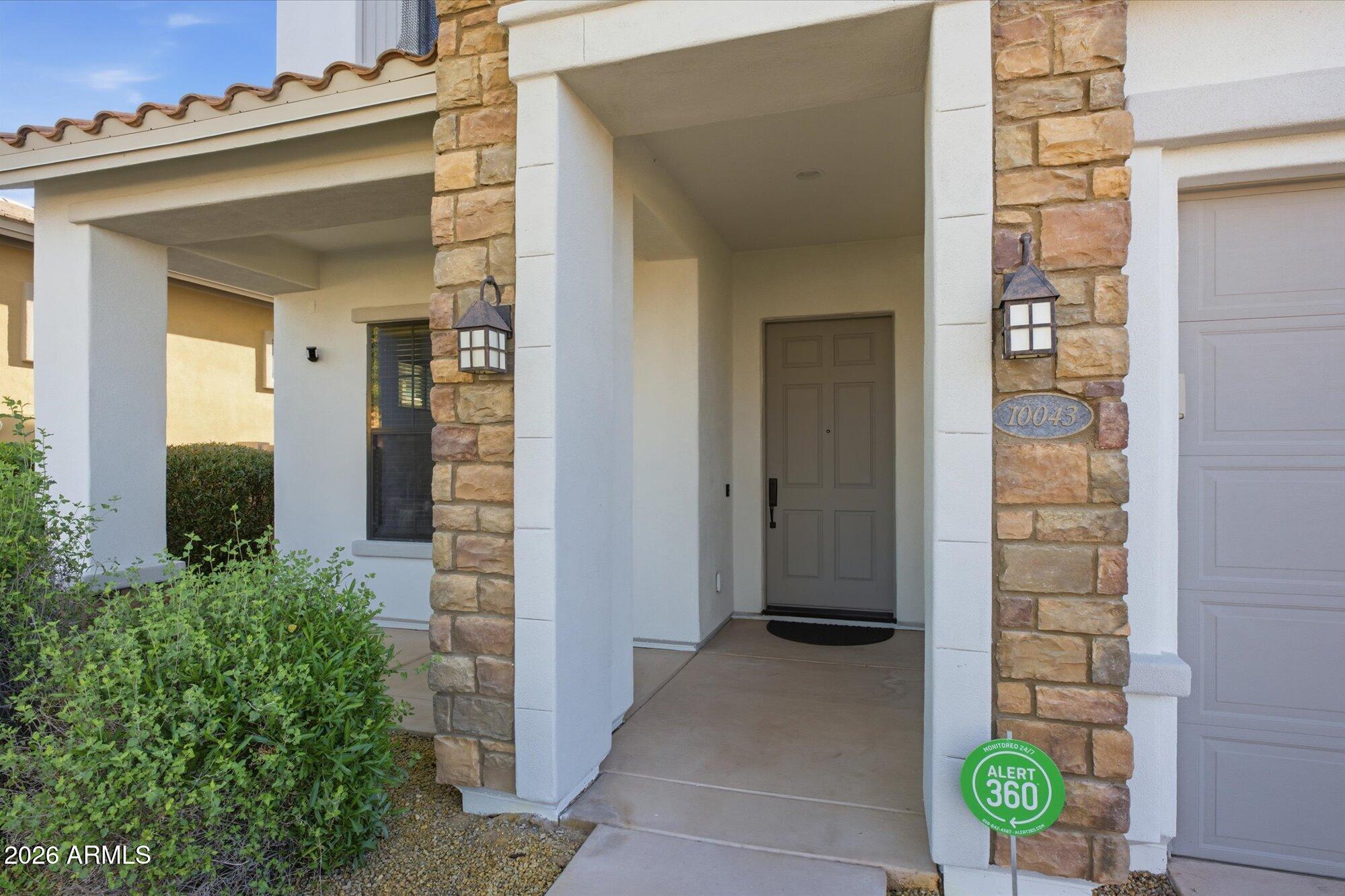 10043 E HILLSIDE Drive