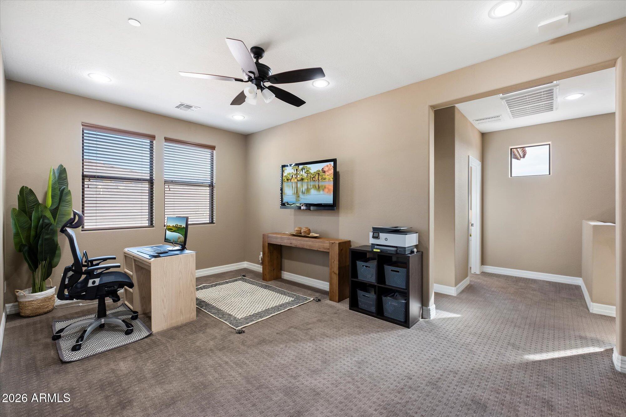 10043 E HILLSIDE Drive