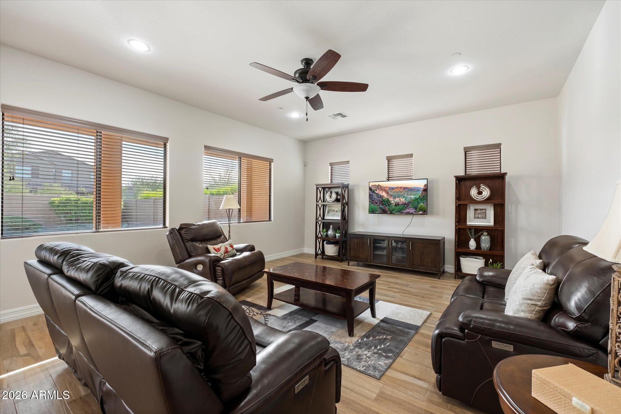 10043 E HILLSIDE Drive